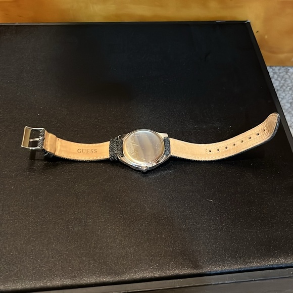 Guess Watch - Picture 6 of 6